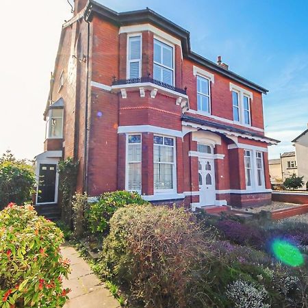 Spacious Victorian Birkdale Apartment With Garden Southport Zewnętrze zdjęcie