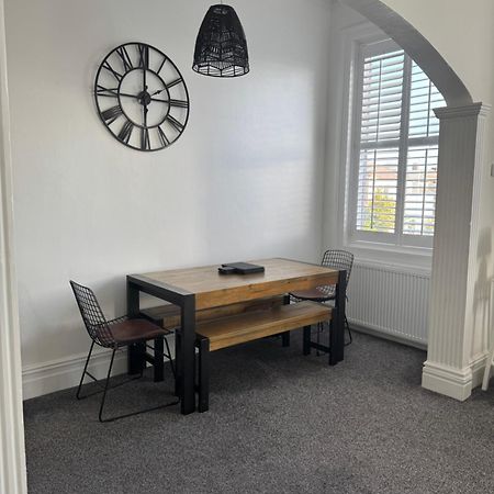 Spacious Victorian Birkdale Apartment With Garden Southport Zewnętrze zdjęcie