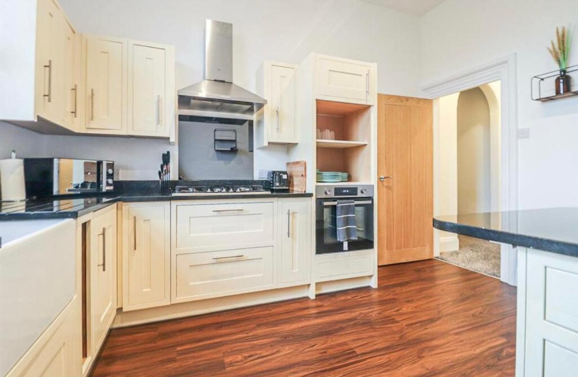 Spacious Victorian Birkdale Apartment With Garden Southport Zewnętrze zdjęcie